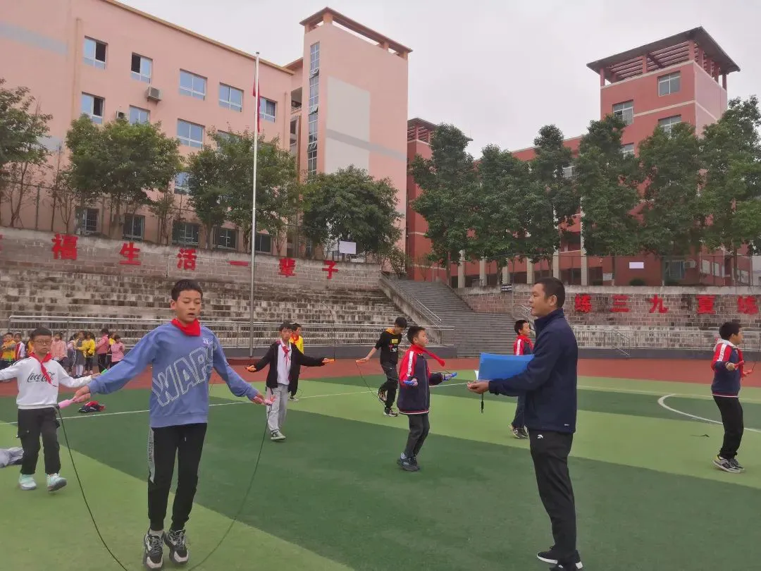 刻苦训练篮球时如何避免受伤的建议_1